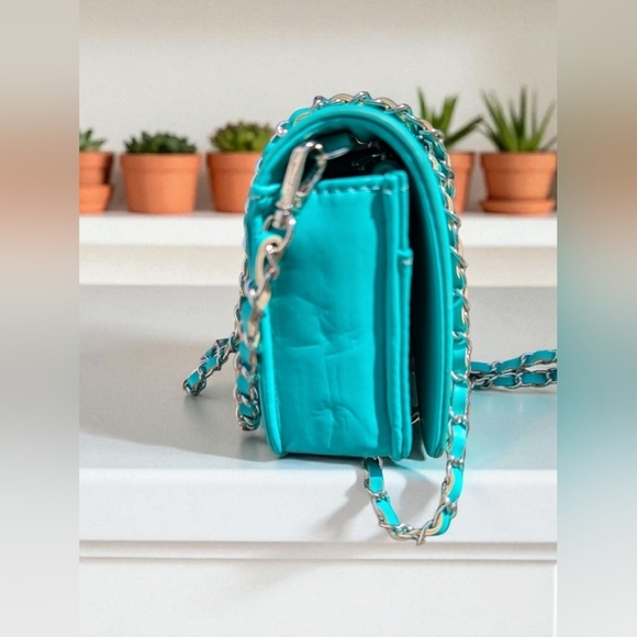 Badgley Mischka Small Quilting With Frame On The Cover Purse Green (New) - Picture 5 of 10